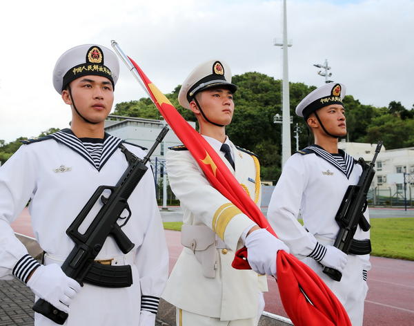 8月30日清晨，中国人民解放军驻香港部队昂船洲营区举行升国旗仪式。